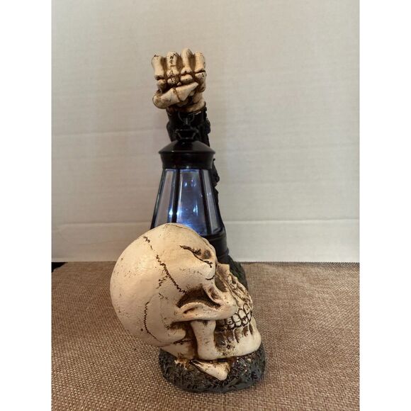 Creepy Halloween Skull Rising from the Grave! Solar Powered Graveyard Sinister! - Picture 6 of 7